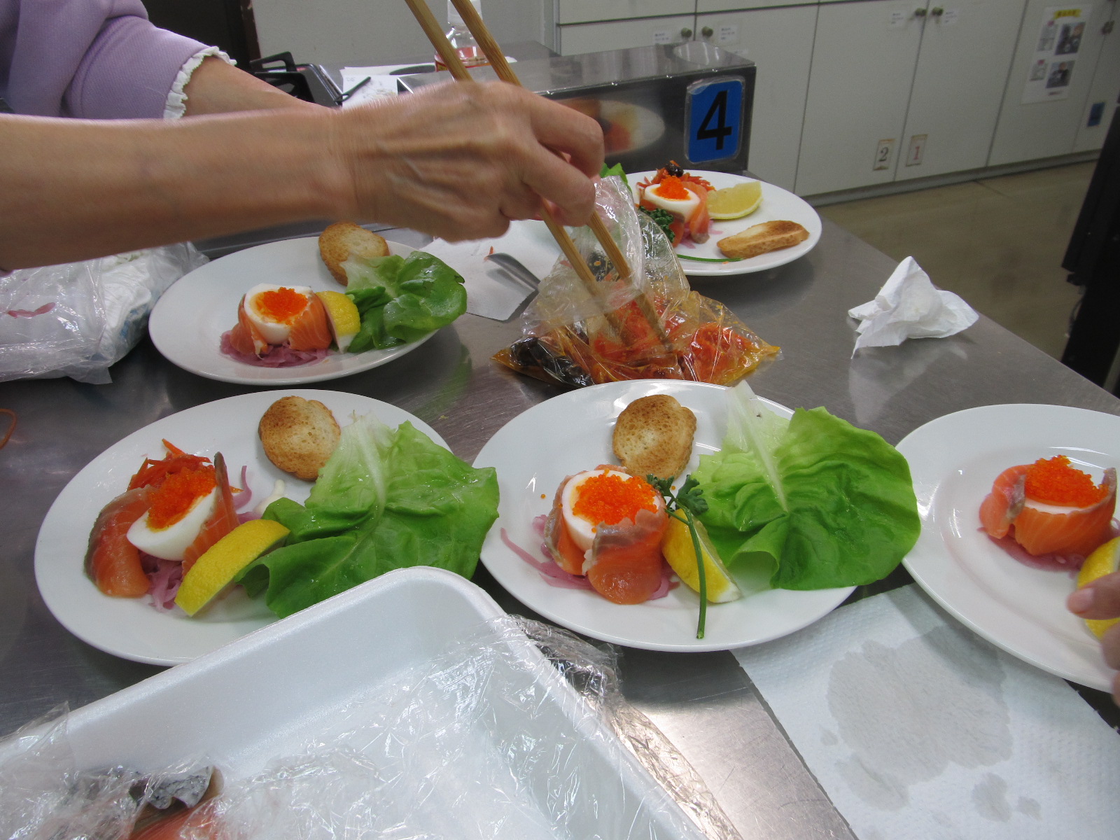 盛り付けの様子 盛り付けの様子