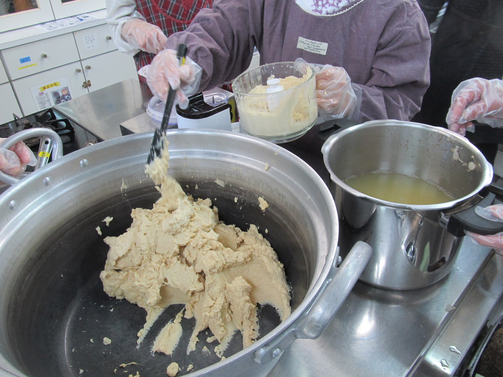 �哤�������Ă����l�q