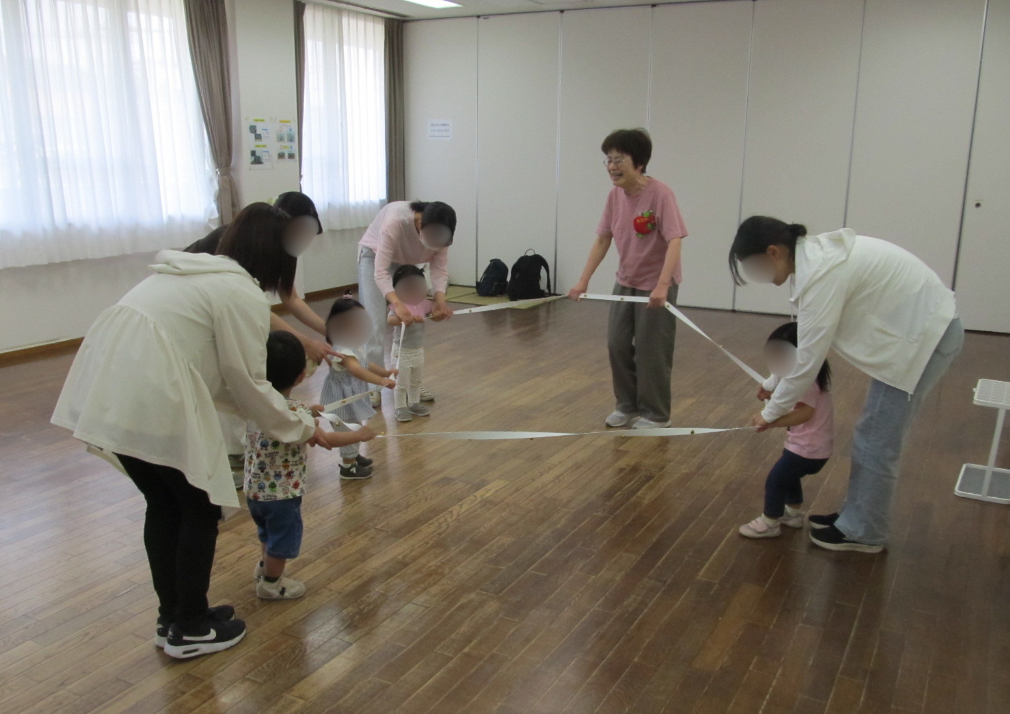 ゴム遊びの様子 ゴム遊びの様子